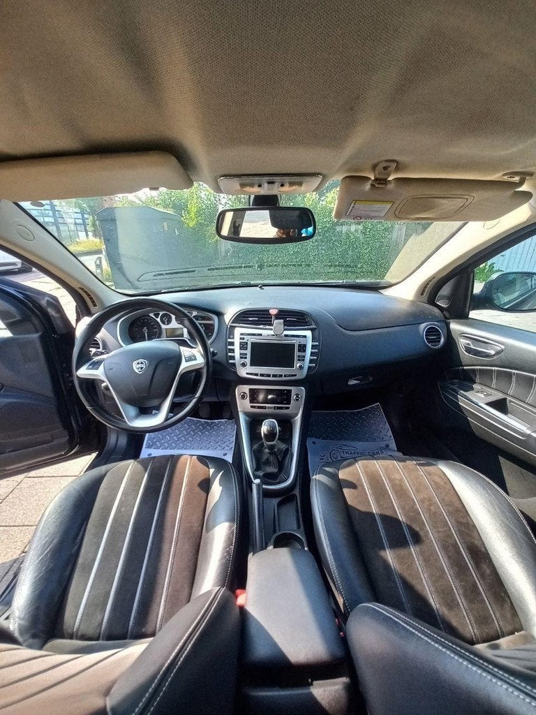 Lancia Delta 1.4-nieuwe apk,airco, navigatie, cruise Control, Voorwielaandrijving, Gebruikt, 1295 kg, 4 cilinders