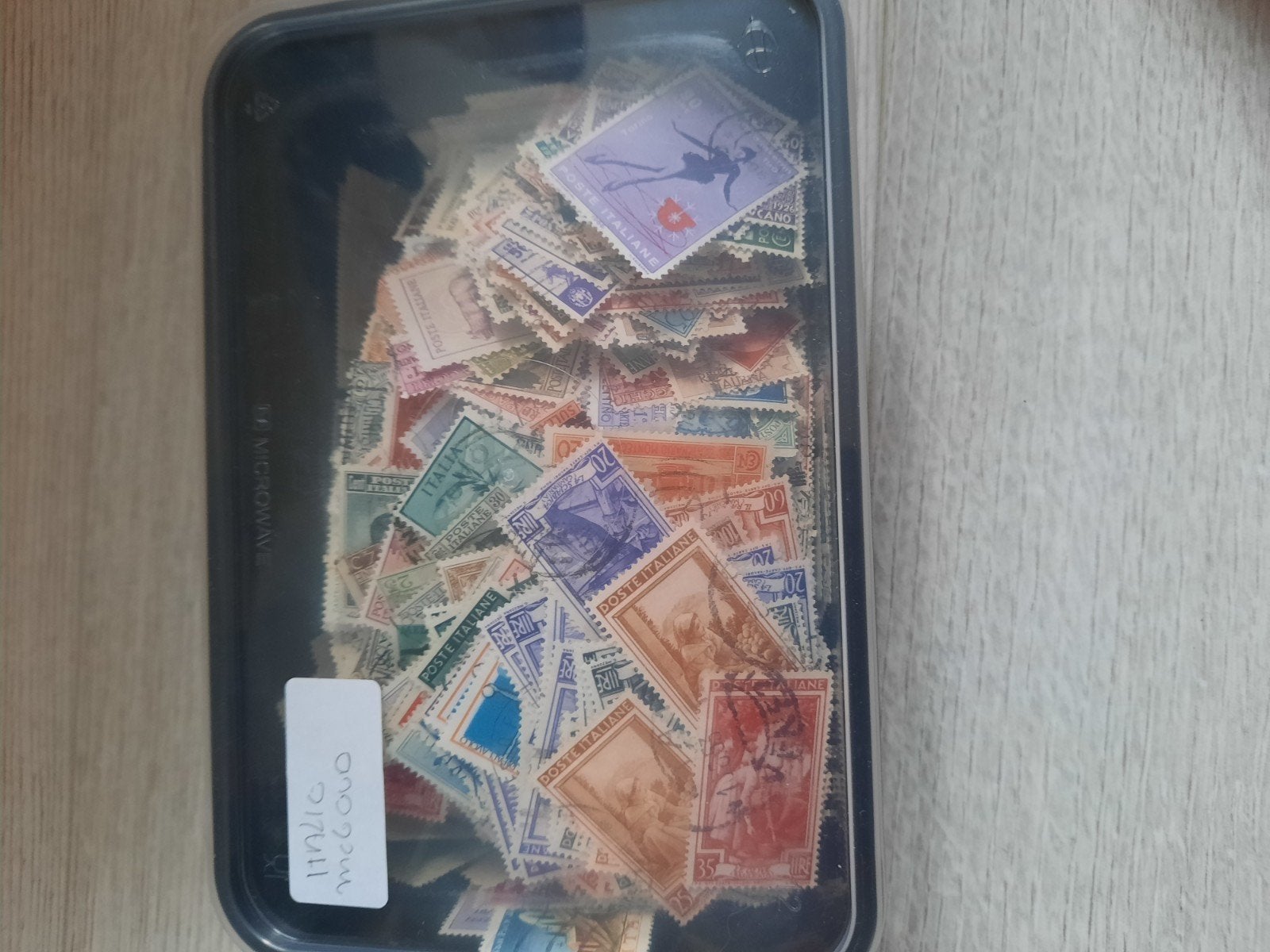 Doos met oude Italiaanse postzegels, Verzenden