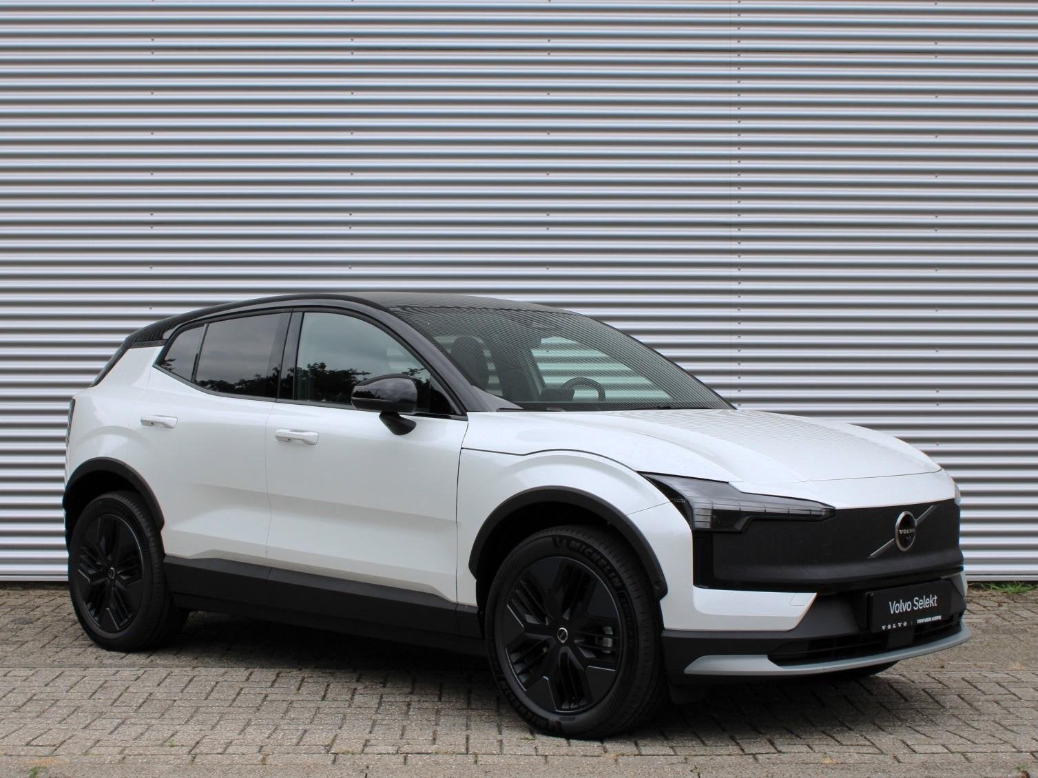 Volvo EX30 Cross Country P5 Long Range Ultra Automaat / Pano, Auto's, Gebruikt, Wit, Origineel Nederlands, 1600 kg