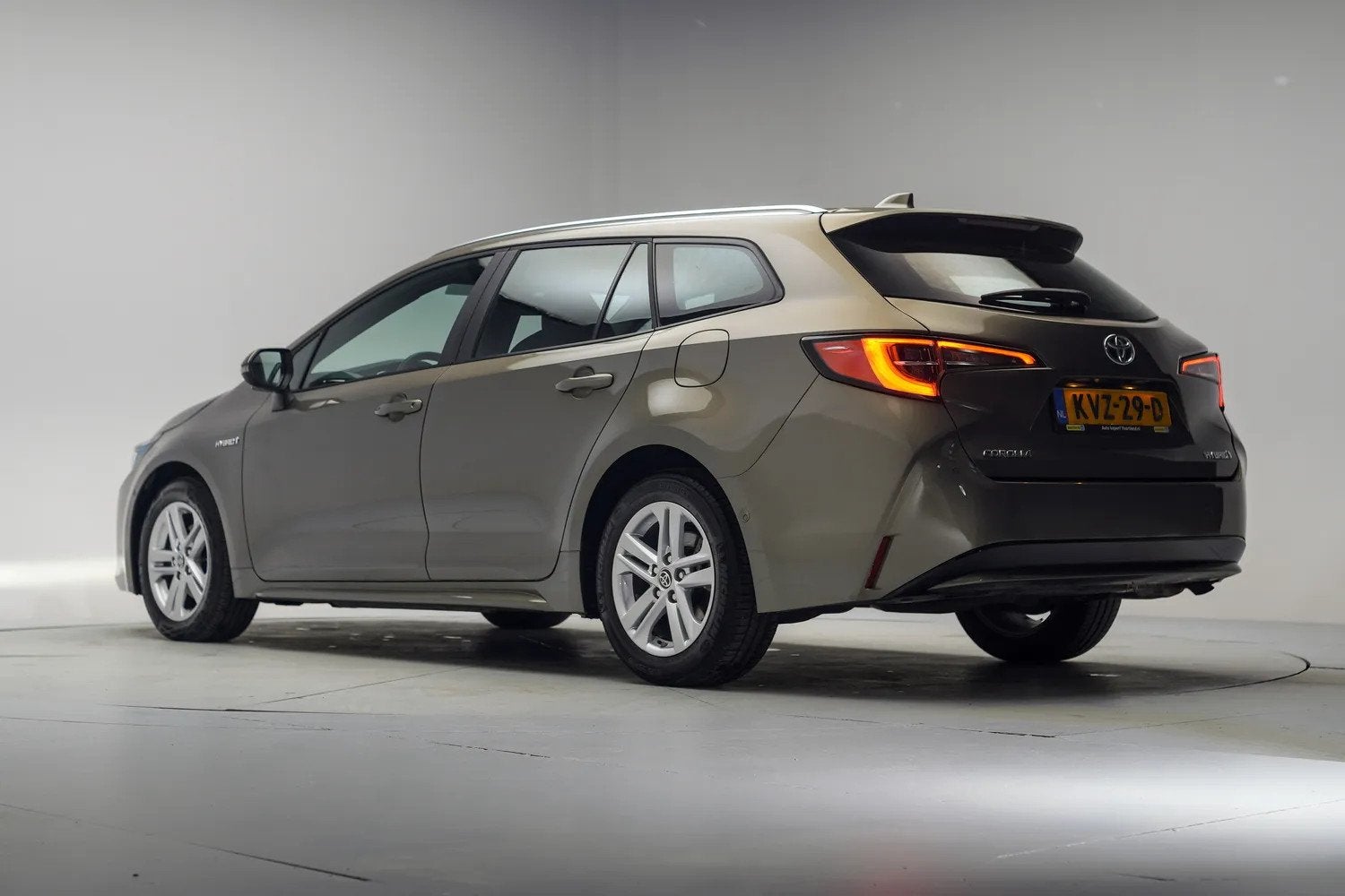 Toyota Corolla Touring Sports Dynamic 1.8i Hybrid (bj 2022), Auto's, Voorwielaandrijving, 1345 kg, 450 kg, Gebruikt