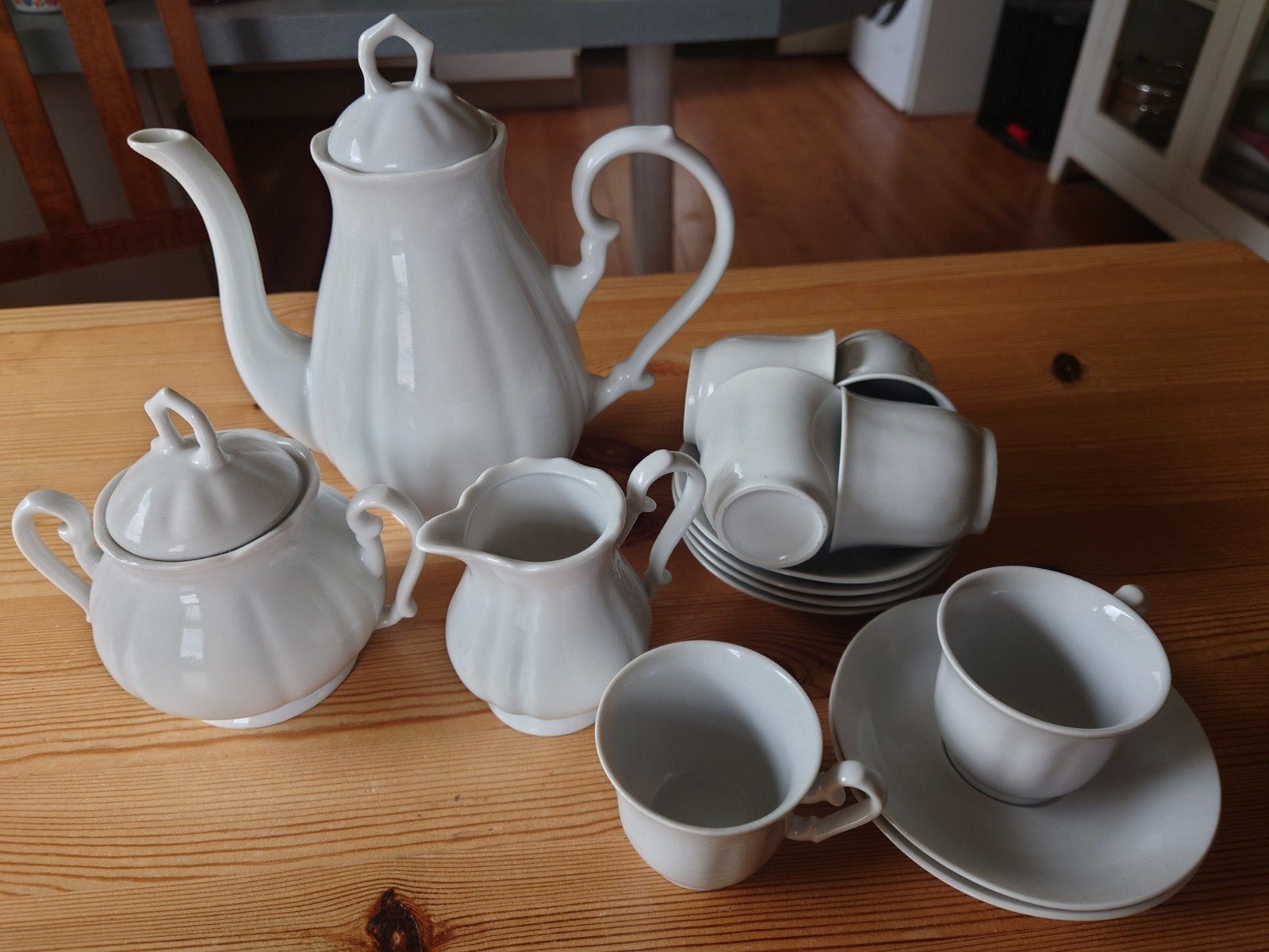 wit porseleinen koffieservies, Antiek en Kunst, Antiek | Servies compleet, Ophalen of Verzenden