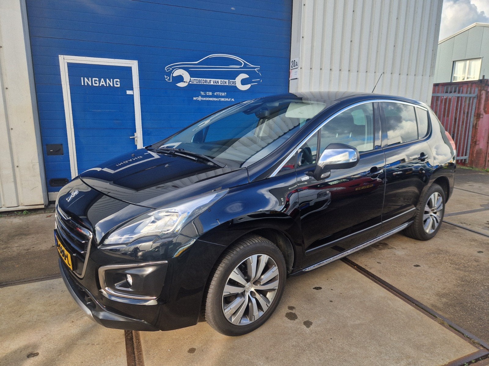 Peugeot 3008 1.2 Puretech 96KW/130PK 2015 Zwart, Auto's, Voorwielaandrijving, Dealer onderhouden, Stof, 1199 cc