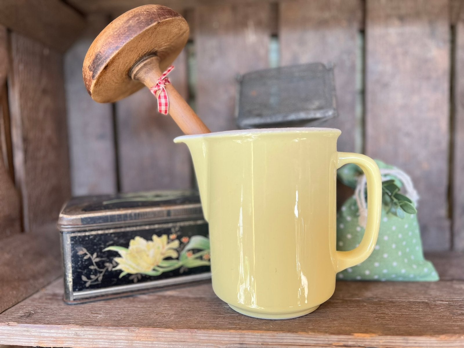 Brocante gele kan, waterkan sapkan, Ophalen