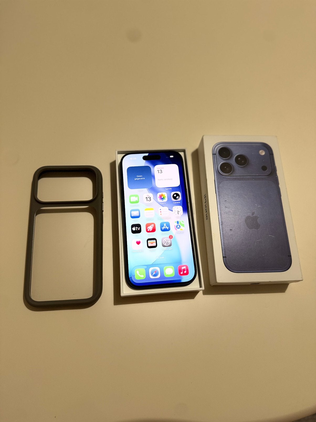 Foto 2 van Nette Iphone 17 Pro 256GB | Doos + Hoesje | 96% Batterij