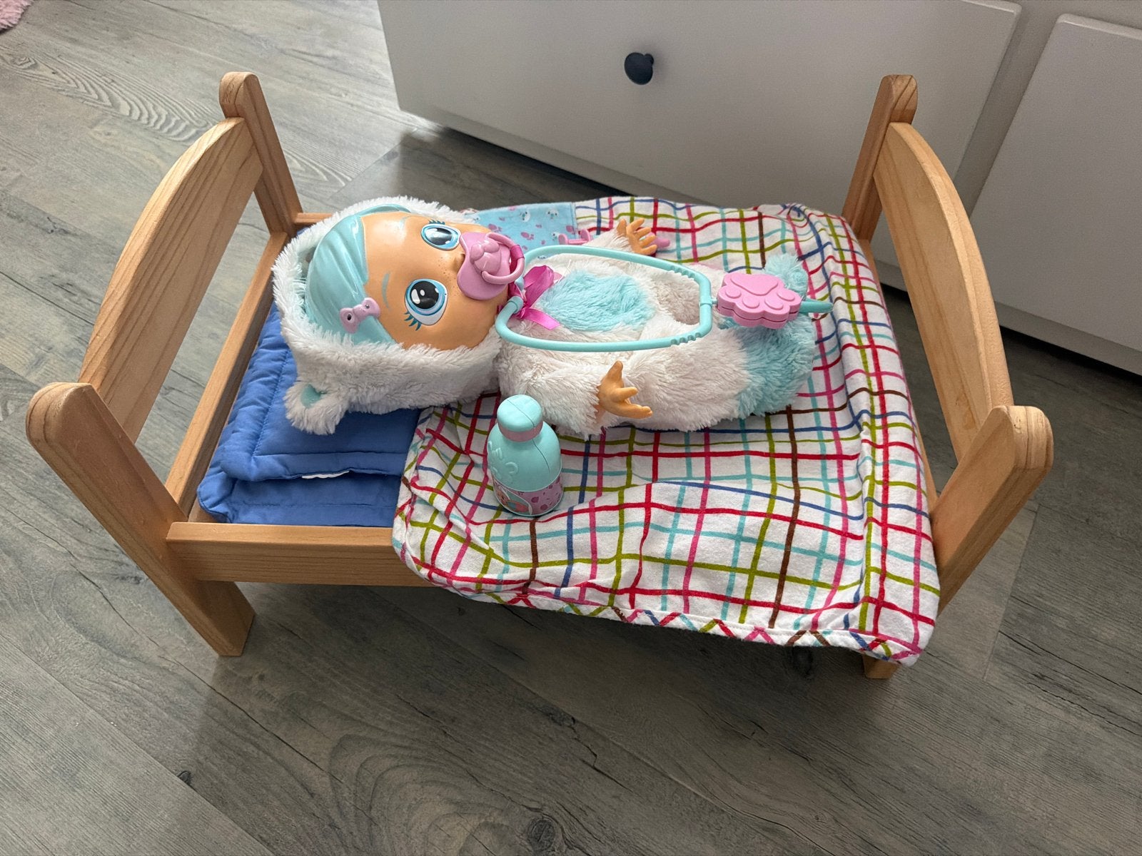 IKEA poppenbed met Cry Babies pop en accessoires, Ophalen, Gebruikt, Babypop