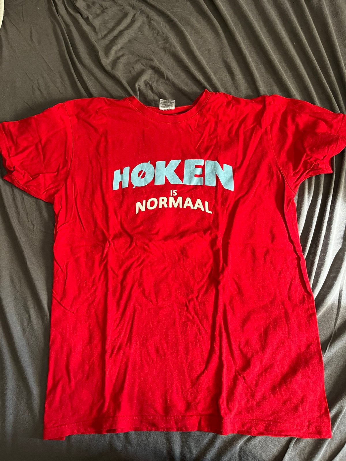 Høken is normaal shirt, Ophalen of Verzenden, Zo goed als nieuw, Maat 52/54 (L), Rood