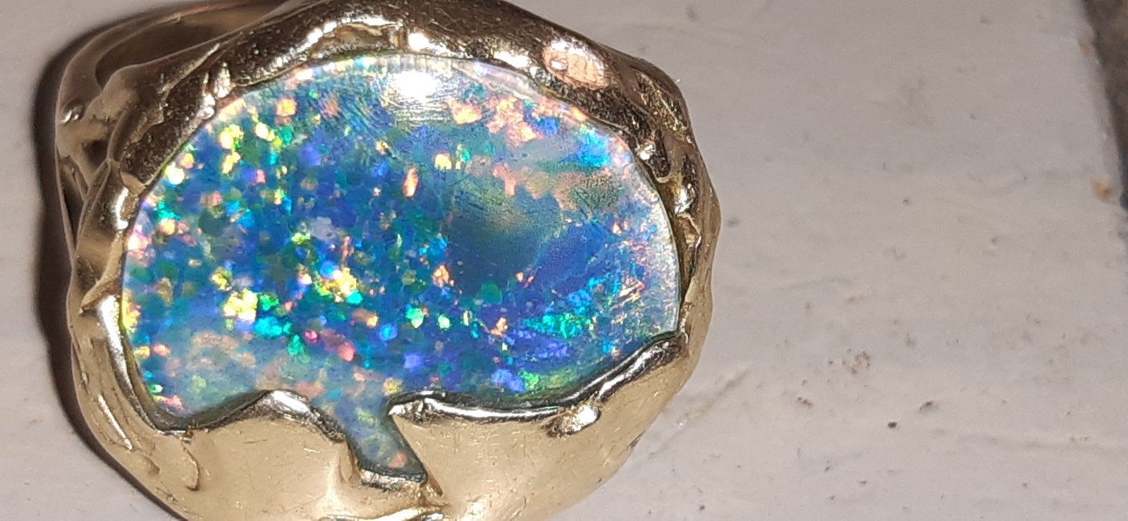 Unieke Gouden Ring met Opvallende Opaal Edelsteen, 19 tot 20, Ophalen of Verzenden, Zo goed als nieuw, Dame of Heer