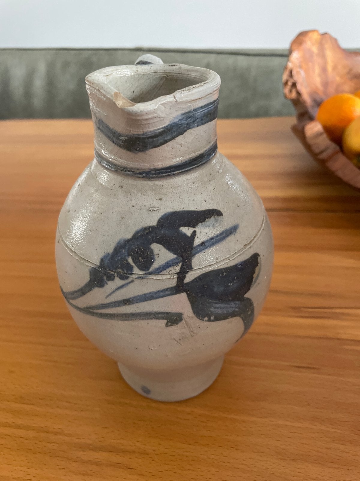 Antieke aardewerken kan met blauw decor, Ophalen