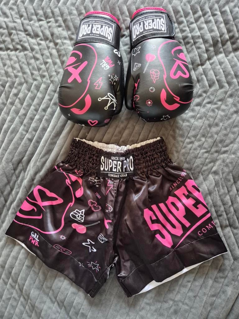 Kickboks set: handschoenen en broekje (Super Pro), Ophalen of Verzenden