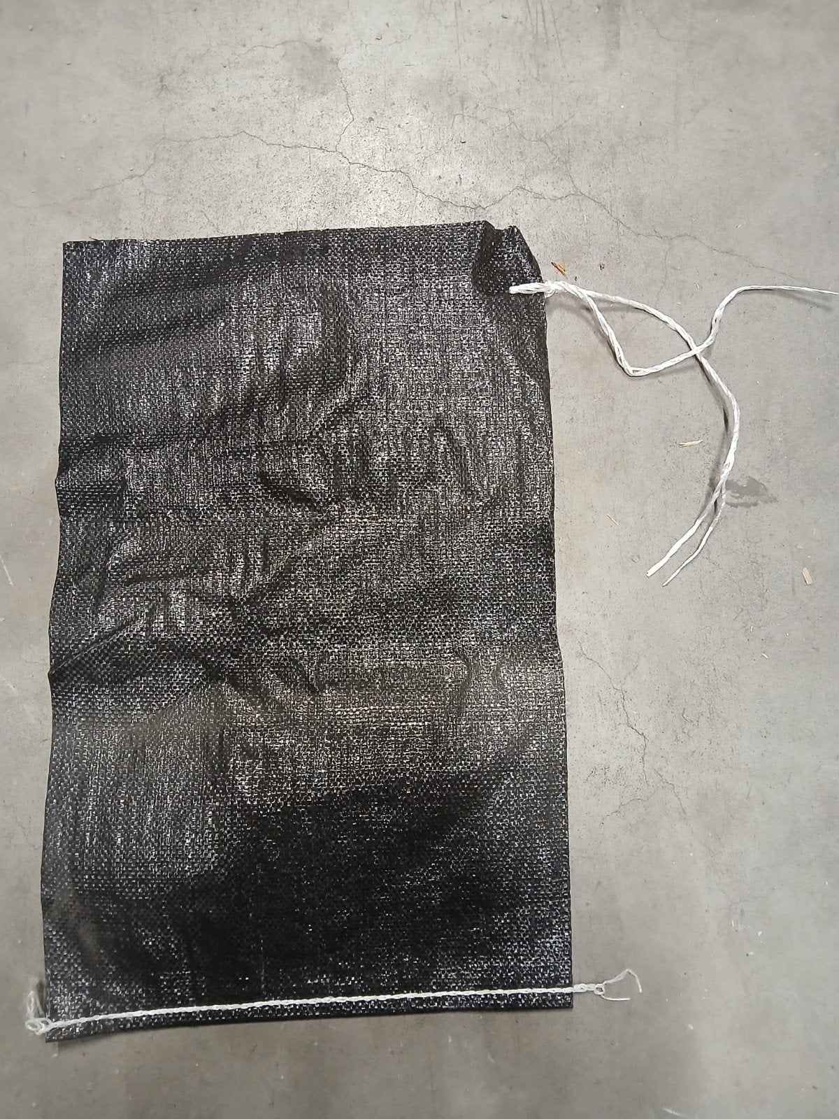 28 Zwarte Zandzakken met Trekkoord - 40x60cm PP, Ophalen, Nieuw