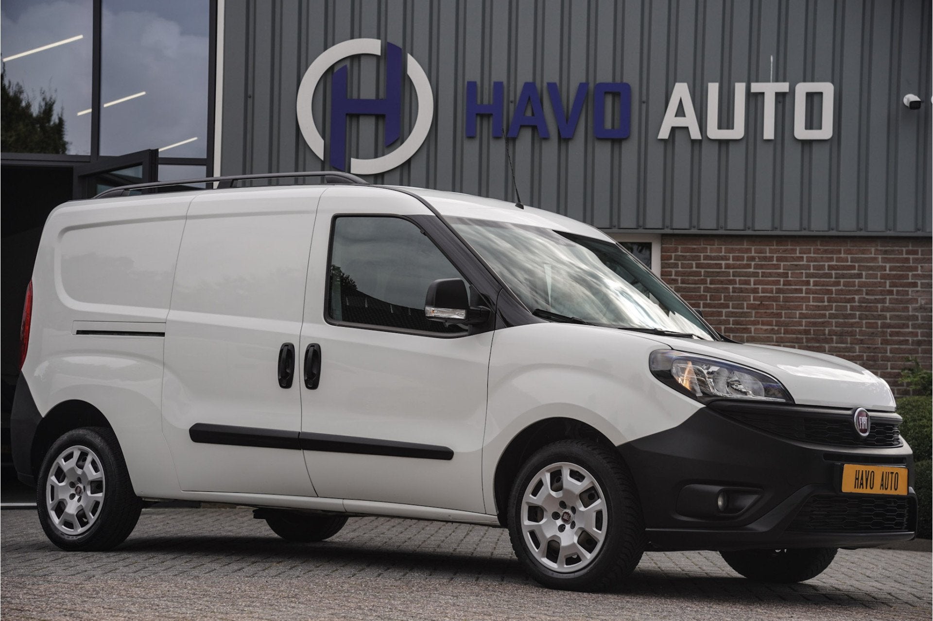 Fiat Doblò Cargo 1.4 T-Jet L2 Maxi, AIRCO, TREKHAAK INCL. B, Voorwielaandrijving, Stof, Gebruikt, Zwart