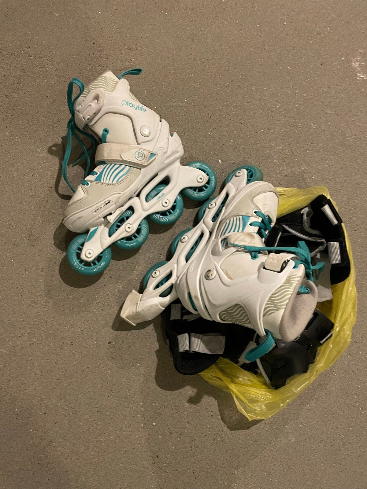 Playlife skeelers (maat 32-35) met beschermers, Verstelbaar, Kinderen, Zo goed als nieuw, Inline skates 4 wielen