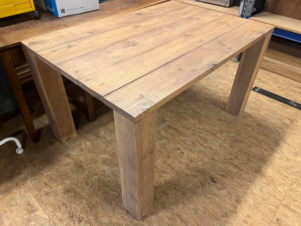 Eiken houten tafel 135 x 89 x 75,5 cm in de beits gezet, Ophalen, 100 tot 150 cm, 50 tot 100 cm, Zo goed als nieuw