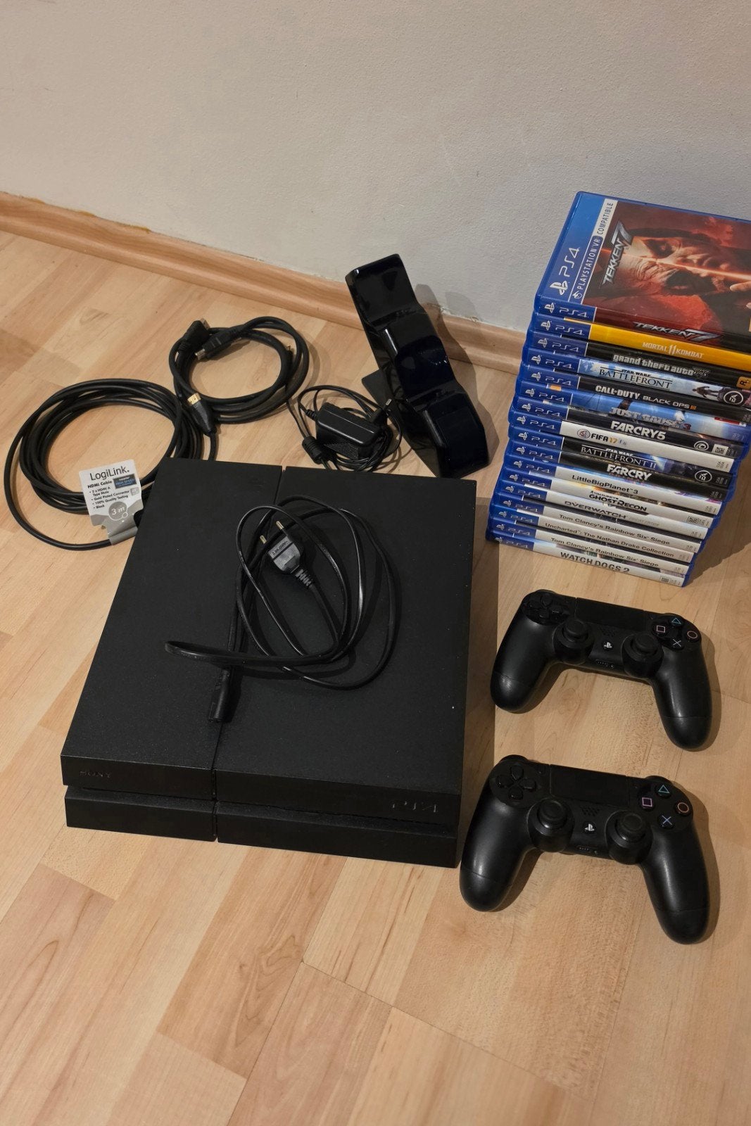 PlayStation 4 1TB met 2 controllers en 17 games