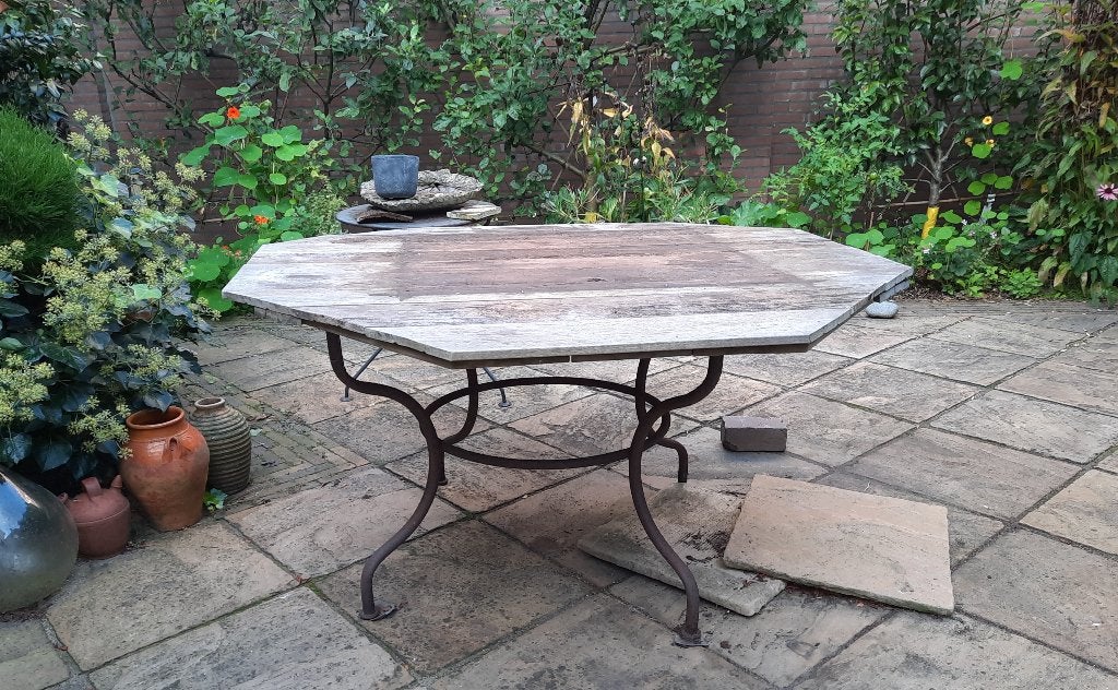 Gratis Tuintafel met ijzeren onderstel en houten blad, Tuin en Terras, Ophalen, Gebruikt, Rechthoekig, Metaal