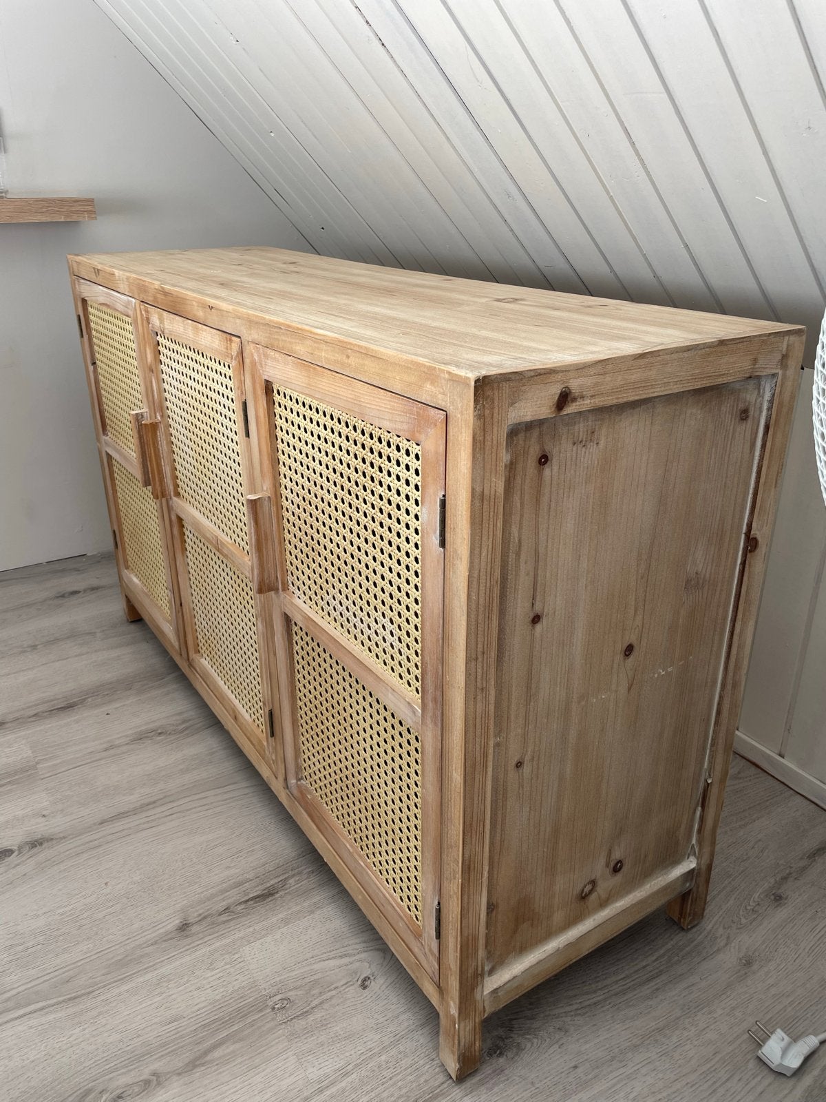 Rotan dressoir met 3 deuren en planken, Ophalen, 100 tot 150 cm, Zo goed als nieuw, 25 tot 50 cm