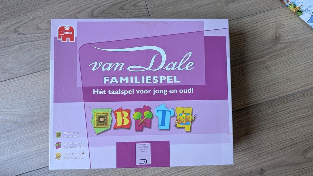 Van Dale Familiespel - Hét taalspel voor jong en oud!, Hobby en Vrije tijd, Gezelschapsspellen | Bordspellen, Drie of vier spelers