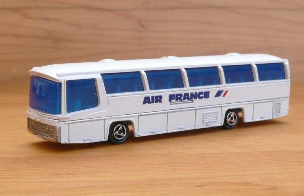Majorette Neoplan bus touringcar air france., Ophalen of Verzenden, Zo goed als nieuw, Bus of Vrachtwagen, Majorette