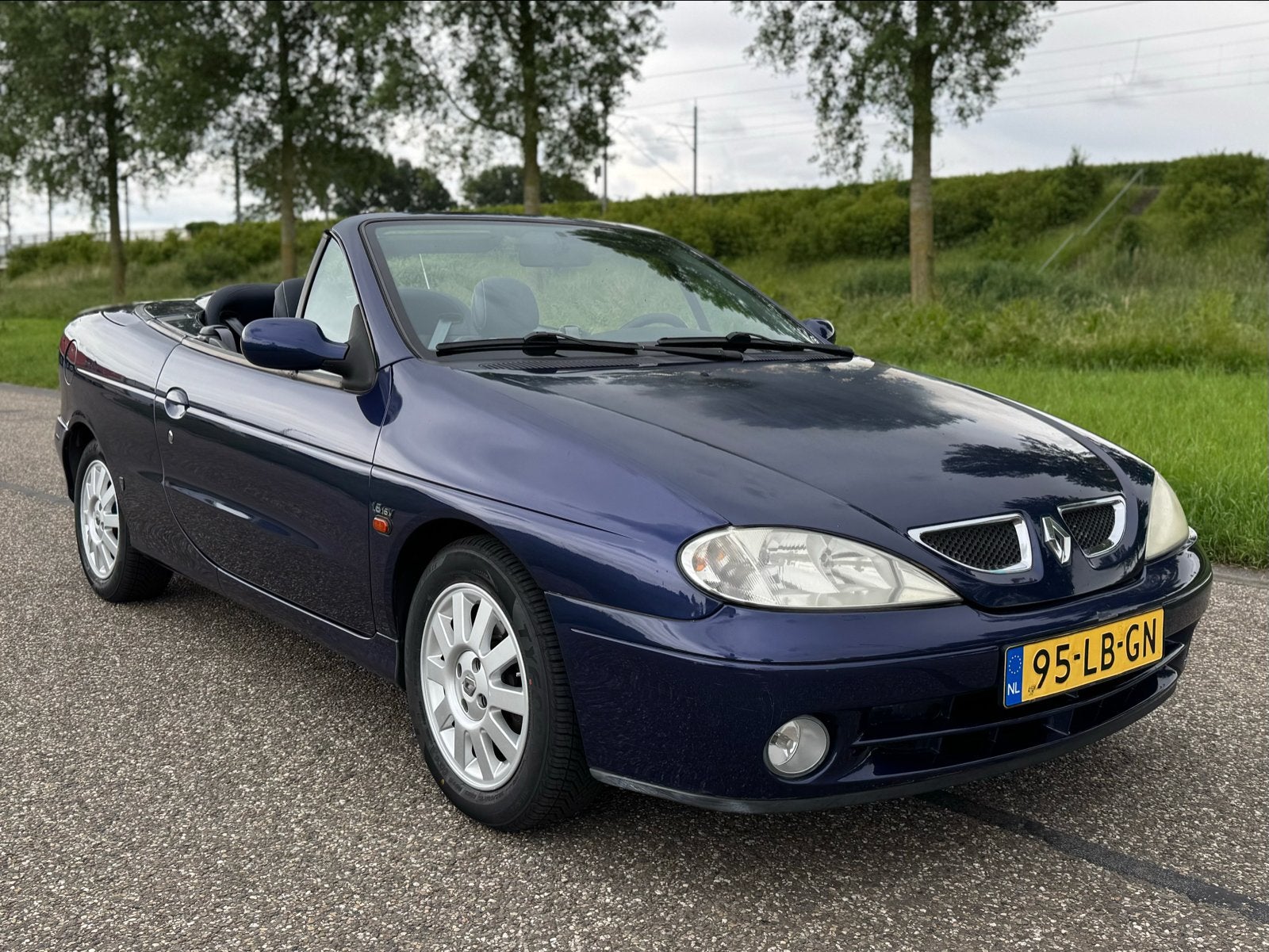Renault Mégane 1.6 16V Expr Cabrio 2002 Blauw, Auto's, Voorwielaandrijving, 4 cilinders, Cabriolet, 49 €/maand