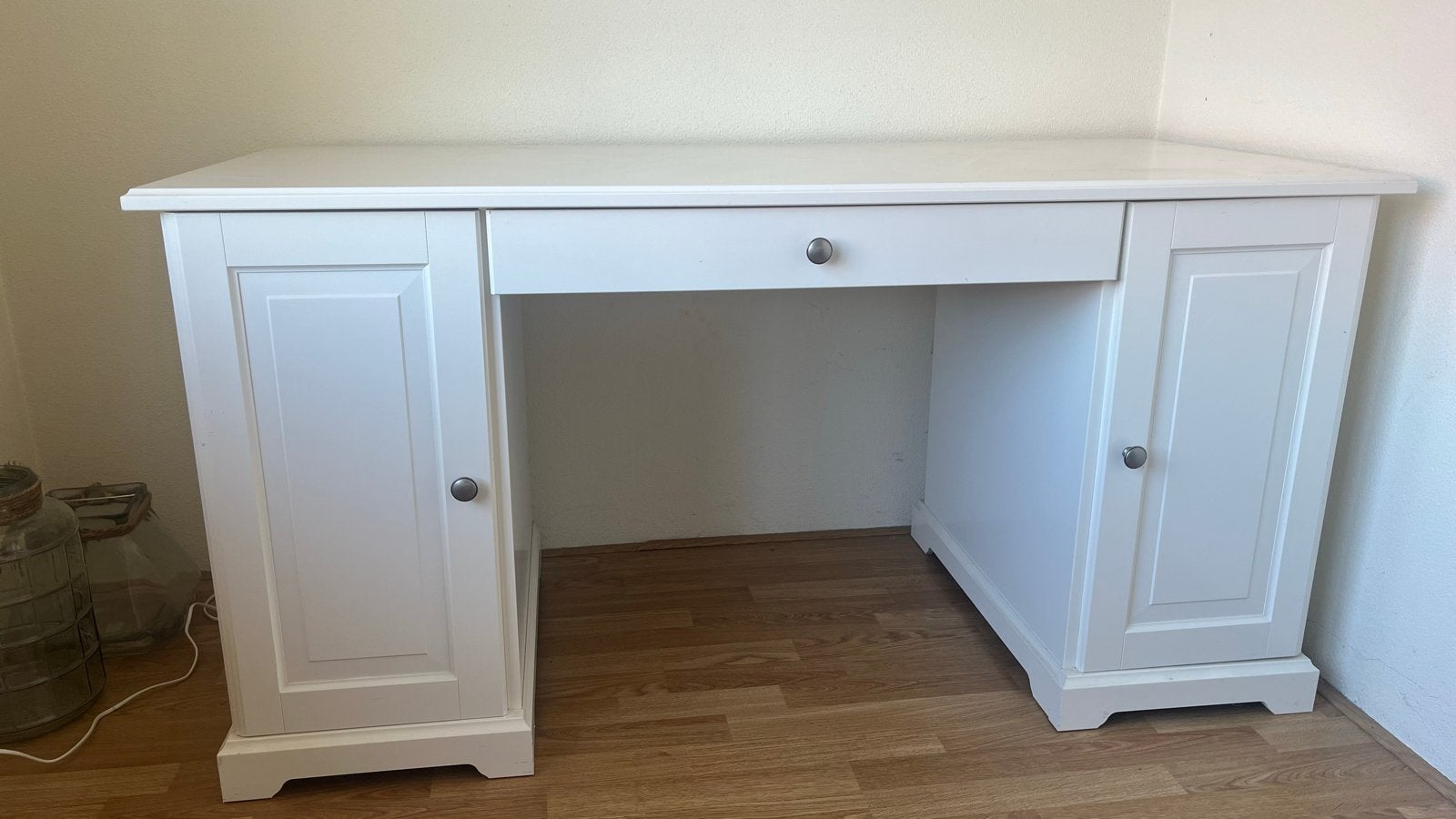 Wit Liatorp bureau met lades en opbergruimte, Ophalen, Spaanplaat of MDF, 143 cm, Zo goed als nieuw