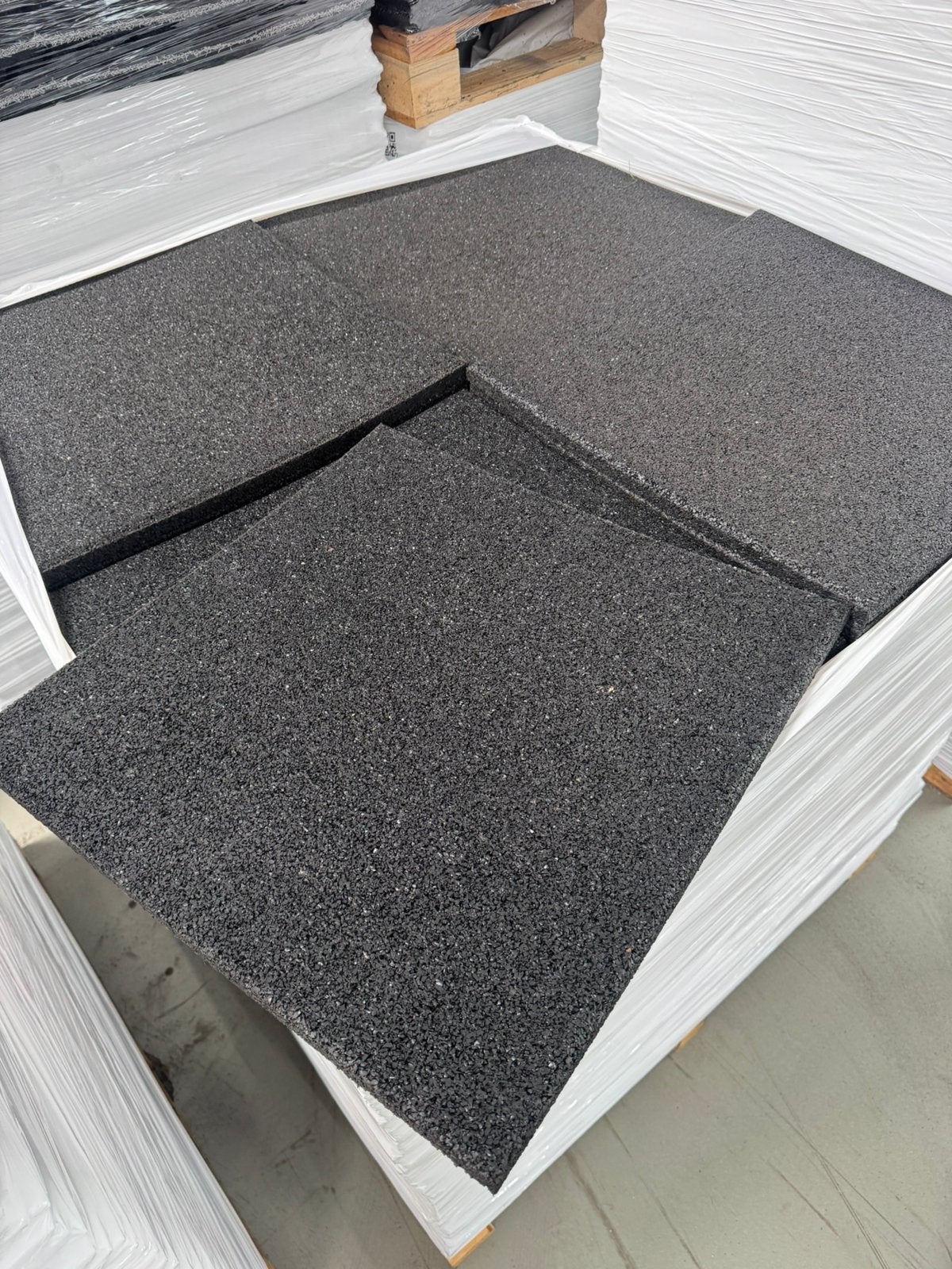Rubber Sportvloer Tegels 50 x 50 x 2cm €4,- per stuk!, Ophalen, Nieuw, Boerhaaveweg 10, Fitnessmat