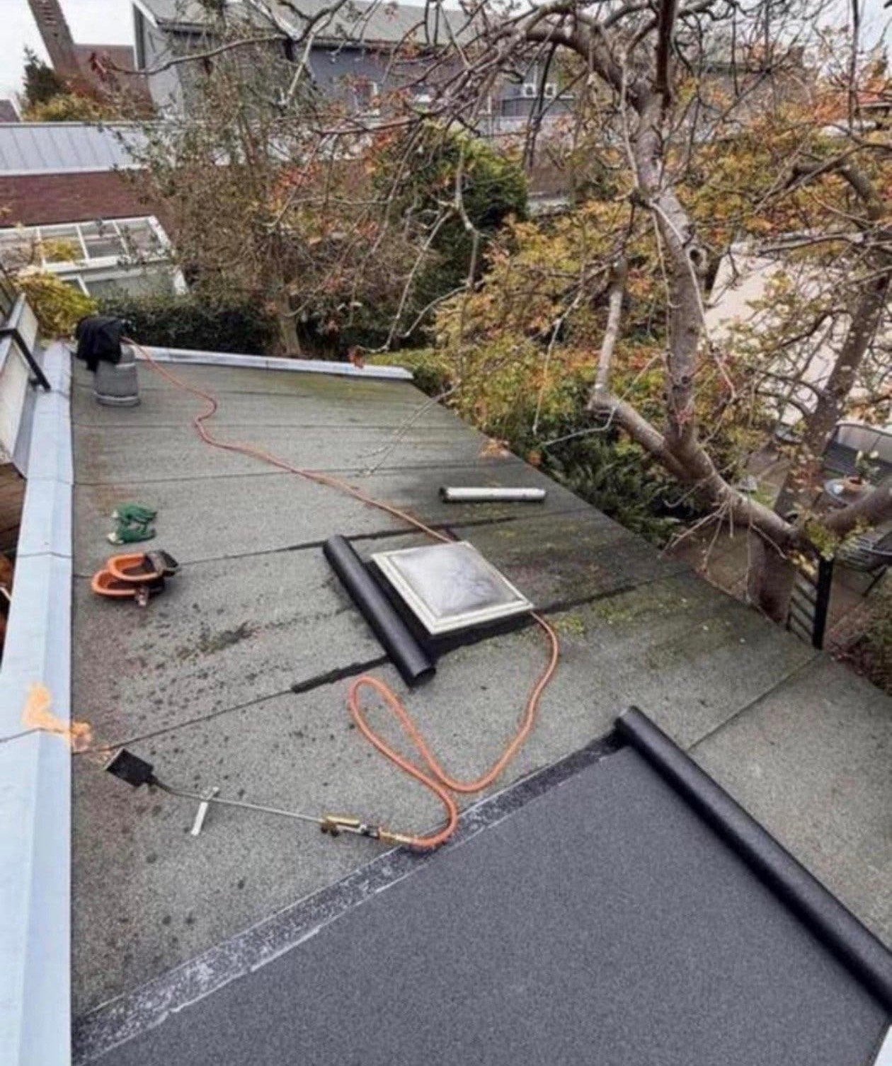 Uw bitumen dak overlagen doen wij al v.a. €45,- m2 incl btw, Diensten en Vakmensen, 24-uursservice, Bitumineus