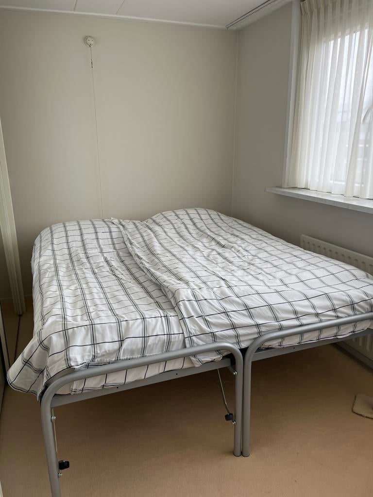 Uitschuifbaar bed / logeerbed met twee matrassen, Ophalen, Tweepersoons, 80 cm, 200 cm
