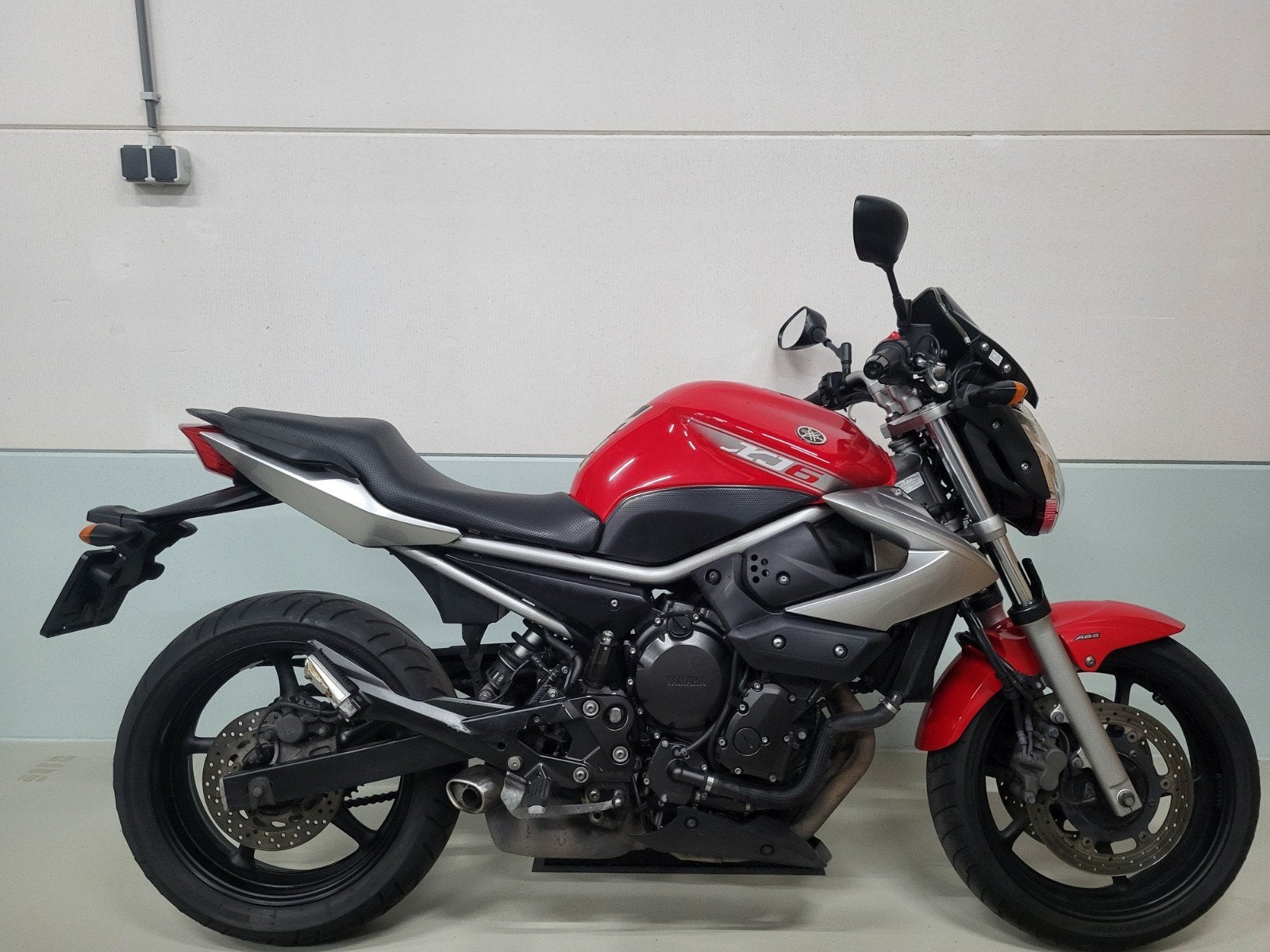 Yamaha XJ6 Naked Bike - Rood, Goede Staat, Motoren, Particulier, Naked bike