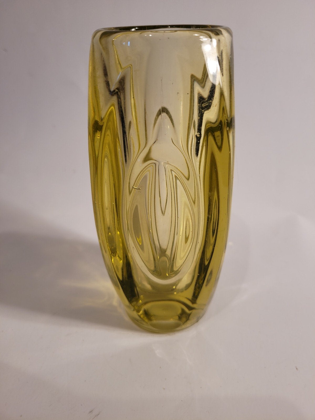 Vintage glazen lens of bullet vaasje, geel, 15 cm nr 914, Ophalen of Verzenden