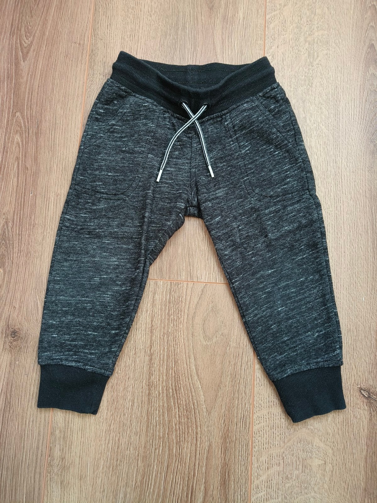 Joggingbroek sweatbroek H&M grijs zwart maat 92, Kinderen en Baby's, Kinderkleding | Maat 92, Broek, Gebruikt, H&M, Ophalen of Verzenden