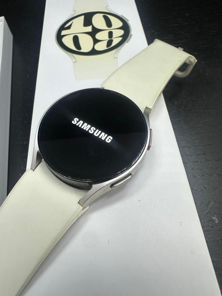 Samsung Galaxy Watch6 40mm Gold – Topstaat –Compleet in doos, Afstand, A, Wit, Ophalen of Verzenden