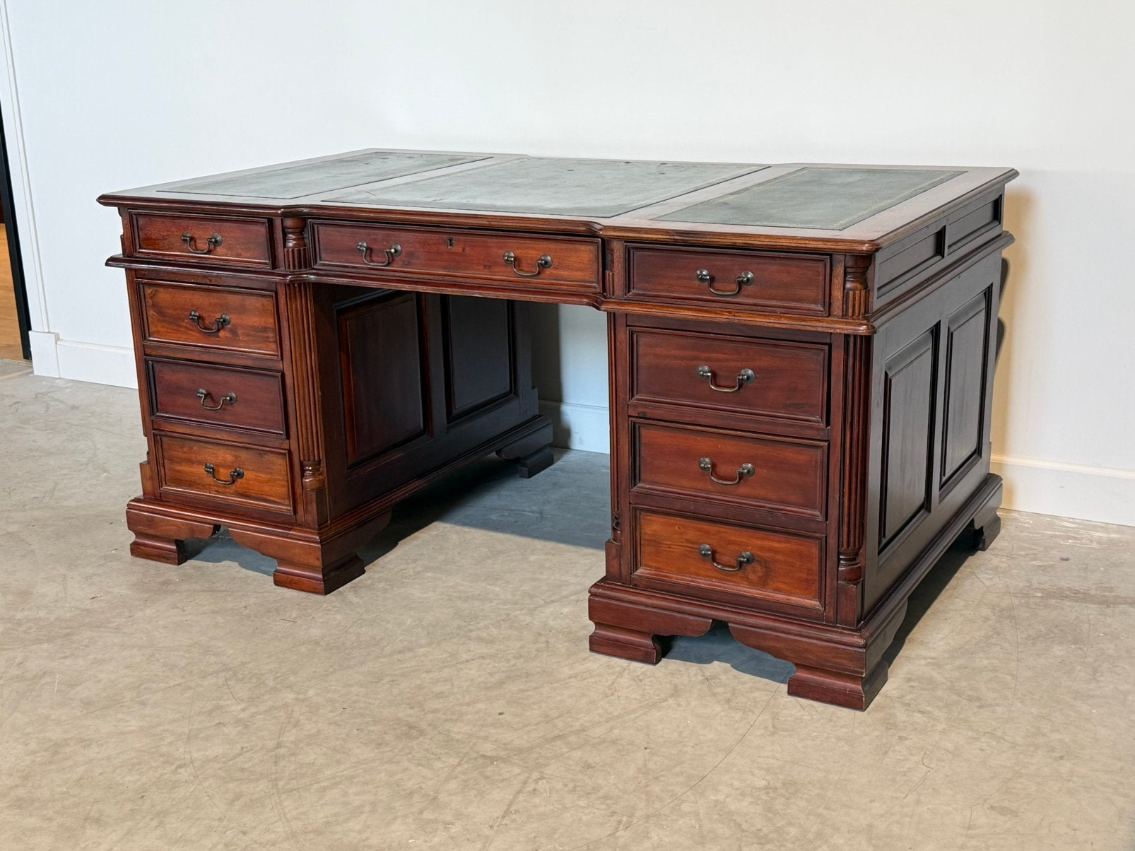 Klassiek Engels bureau #715, Ophalen of Verzenden