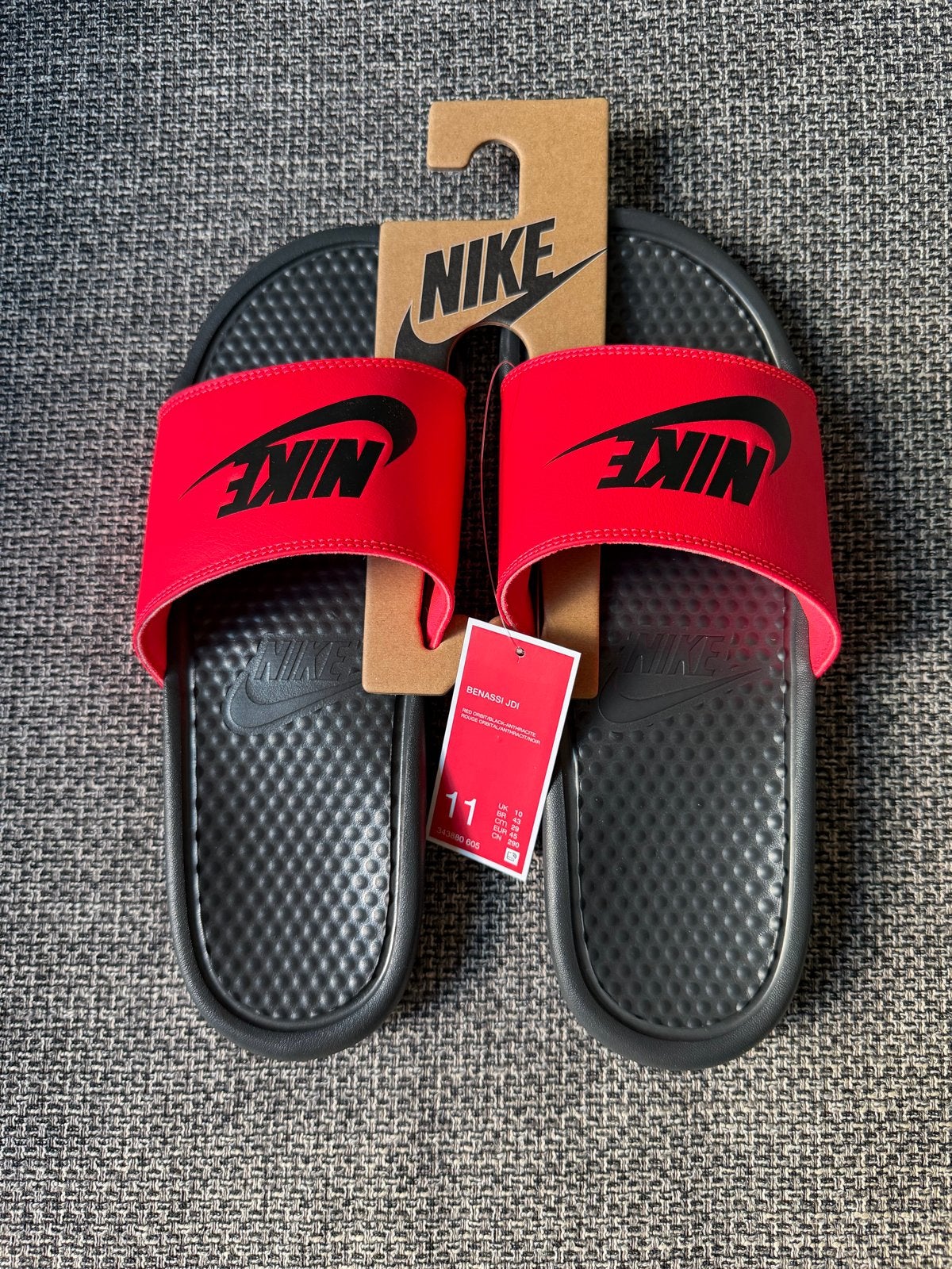 Nike Benassi JDI Slippers - Nieuw met labels - Maat 45, Slippers, Zwart, Nieuw, Ophalen of Verzenden