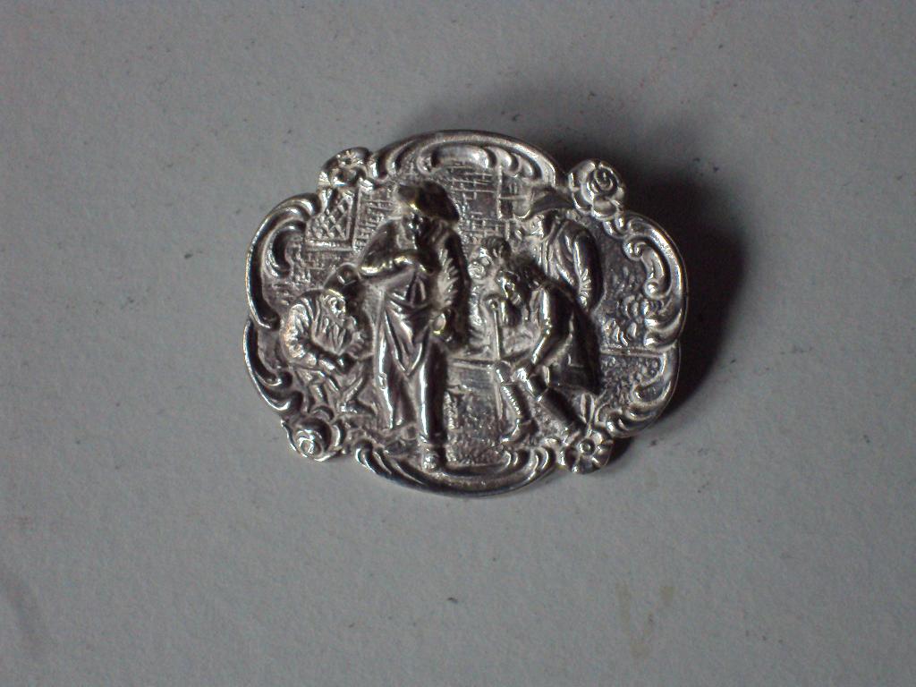 Zilveren broche oud Hollands tafereel, Verzenden, Zilver