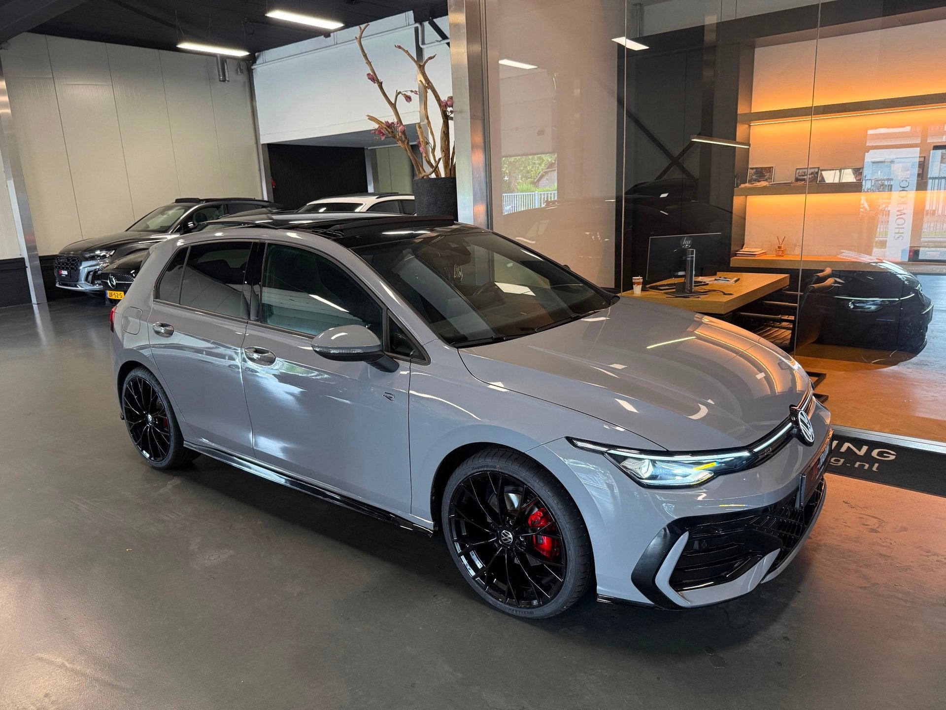 Volkswagen GOLF 8.5 1.5 eTSI R-Line Facelift Panorama Camera, Dealer onderhouden, 150 pk, Bedrijf, 1276 kg