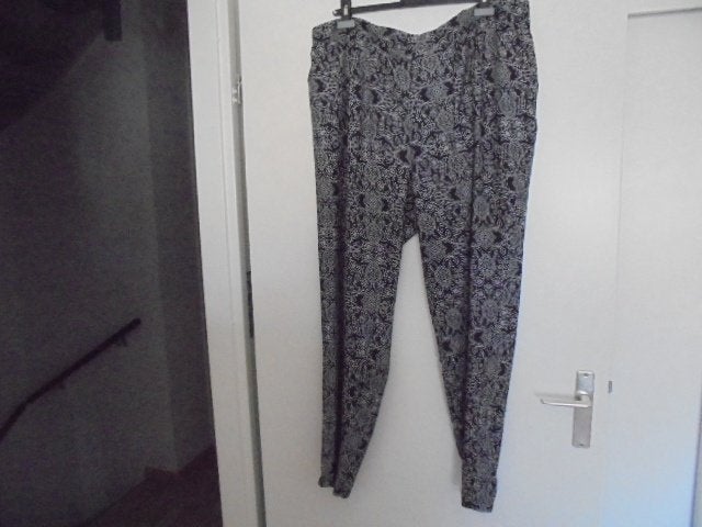 Luchtige broek maat 48, Zwart, Maat 46/48 (XL) of groter, Ophalen of Verzenden, Zo goed als nieuw