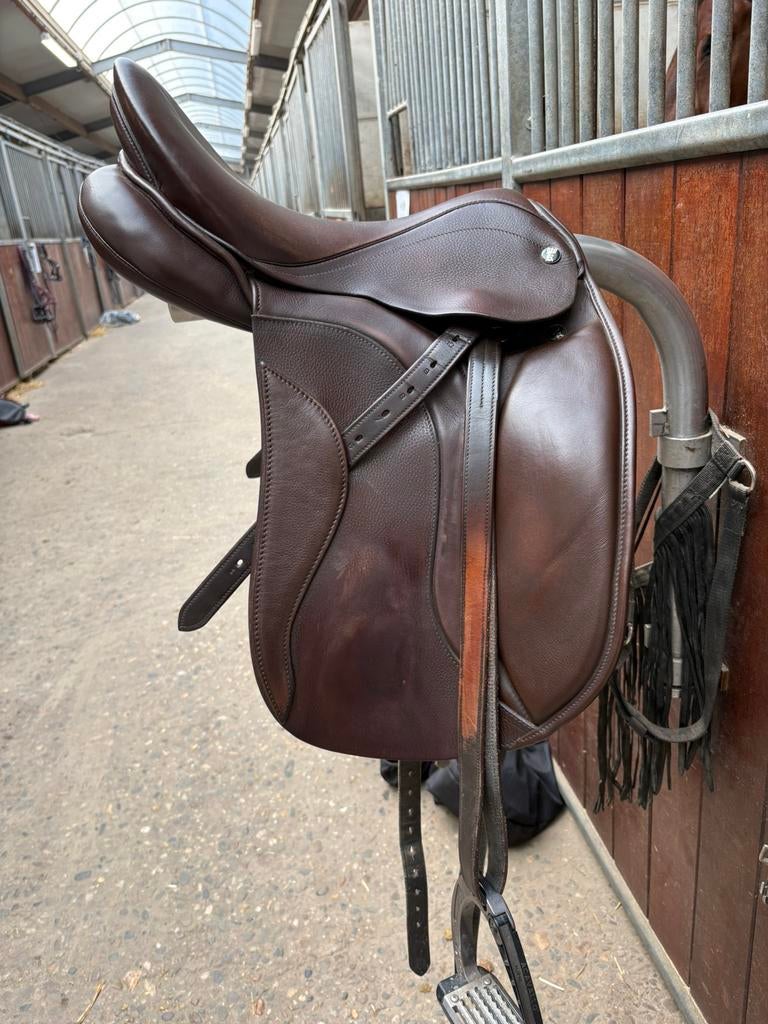 Kingsley D1 dressuurzadel, Dieren en Toebehoren, Paarden en Pony's | Zadels, Ophalen of Verzenden, Gebruikt, Dressuur
