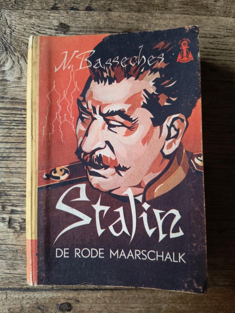 Stalin: De Rode Maarschalk - N. Bassesches (1949), Ophalen of Verzenden