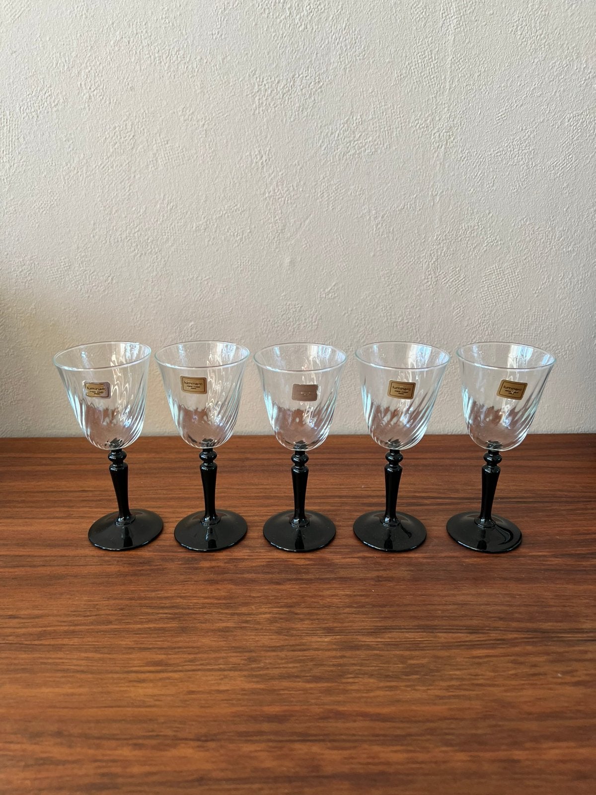 Set van 5 vintage Luminarc France wijnglazen zwarte voet, Ophalen of Verzenden, Nieuw, Overige typen