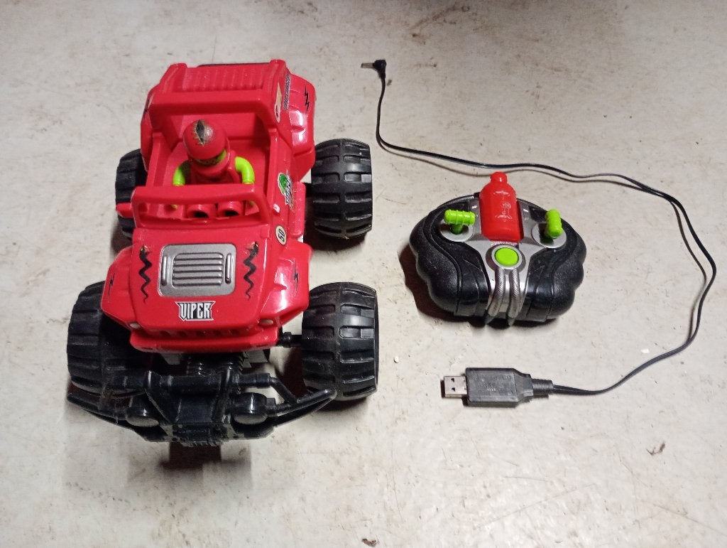Monster smash-ups met laadstekker en boekje