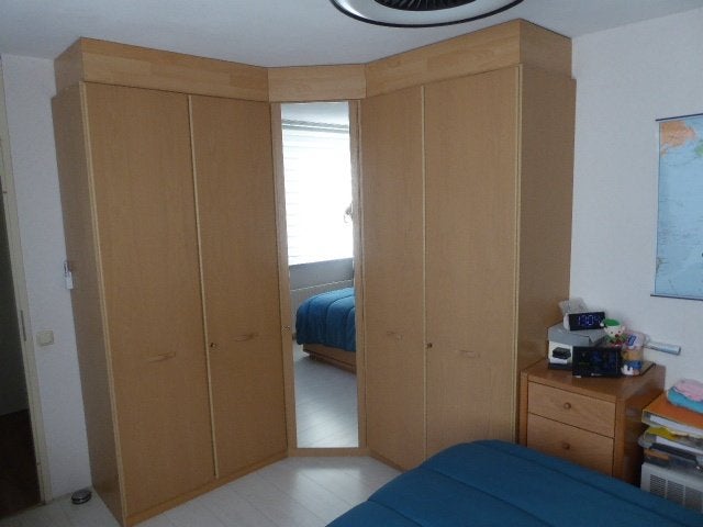 Gratis !!   Linnenkast met spiegel  3 deurs, Ophalen, Met deur(en), Gebruikt, 200 cm of meer