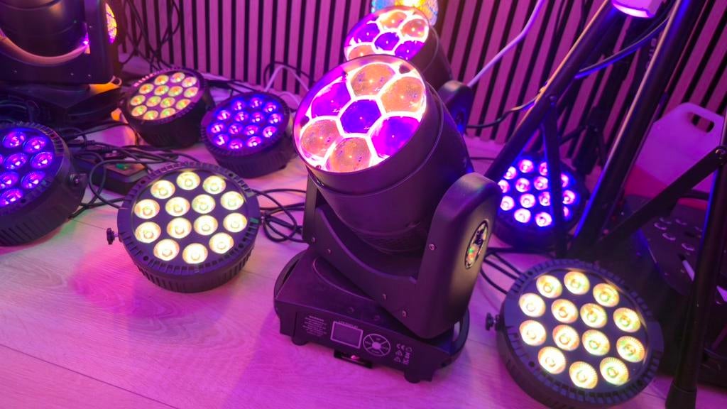 5x Wash zoom movinghead 7x40 watt + Flightcase, Ophalen, Zo goed als nieuw, Licht, Geluidgestuurd