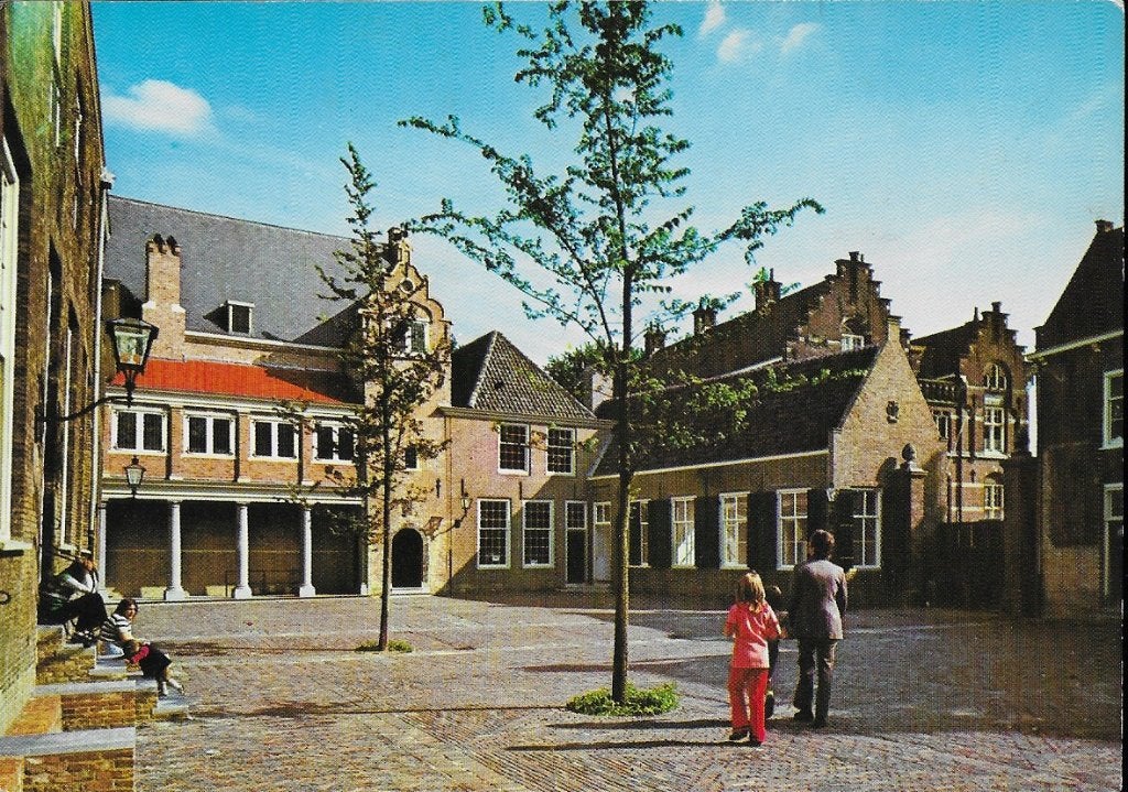 Dordrecht Het Hof gelopen Ansichtkaart ( 7684), Ophalen of Verzenden, Voor 1920, Gelopen