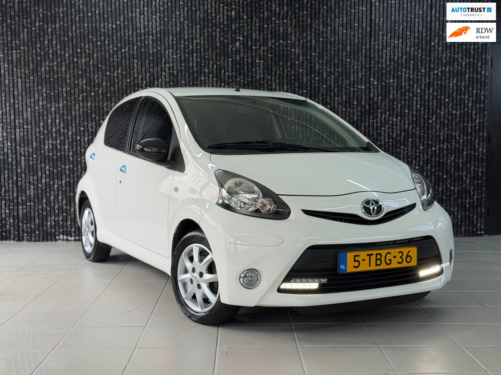 Toyota Aygo 1.0 VVT-i Dynamic Blue Airco, Auto's, Voorwielaandrijving, Euro 5, Gebruikt, 4 stoelen