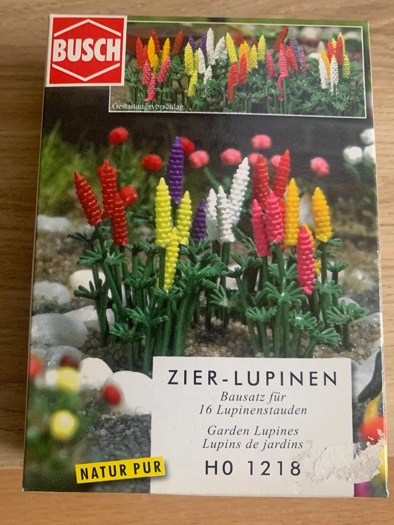 Busch   : marktkraampjes en bloeiende lupinen zonnenbloemen, Hobby en Vrije tijd, Modeltreinen | H0, Overige merken, Natuur, Gelijkstroom of Wisselstroom