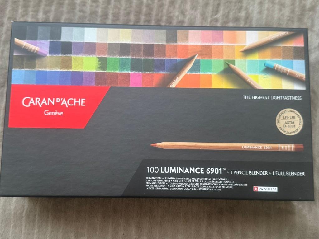 Caran d'Ache Luminance 6901 Set 100, Hobby en Vrije tijd, Tekenen, Verzenden, Nieuw, Potlood of Stift