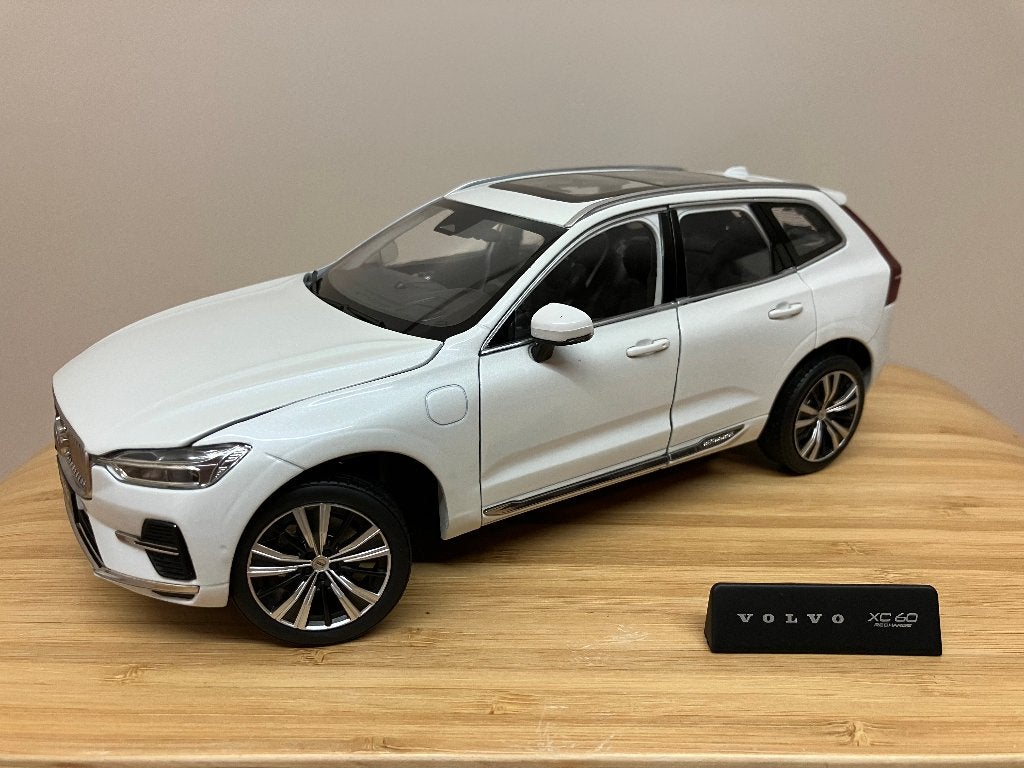 Volvo XC60 Recharge van 2022  Wit  1/18 Paudi, Ophalen of Verzenden, Nieuw, Auto, Overige merken