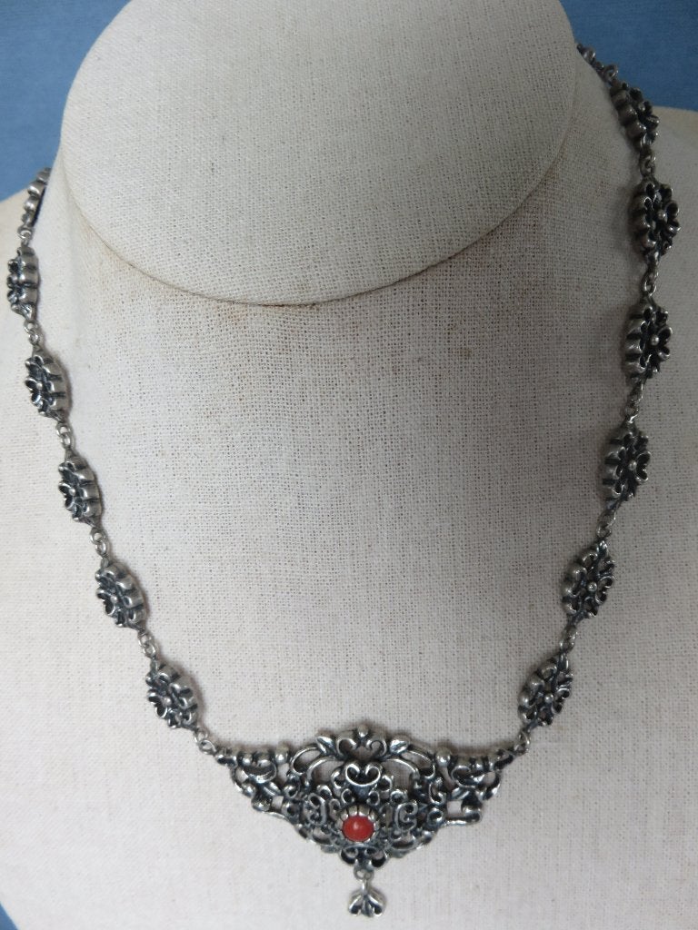 Antiek hals sieraad met koraal in 2e gehalte karaat zilver, Ophalen of Verzenden, Zilver, Ketting