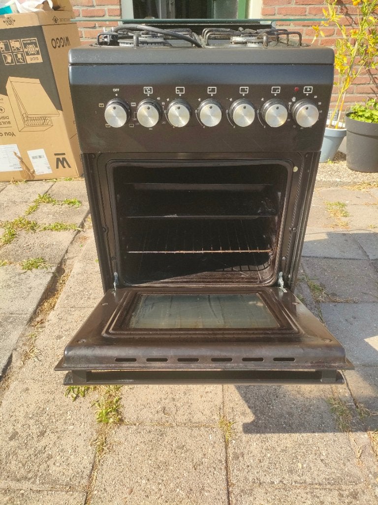 Wiggo Vrijstaand Gasfornuis met Oven - Zwart, Ophalen, Gebruikt, 4 kookzones, Gas