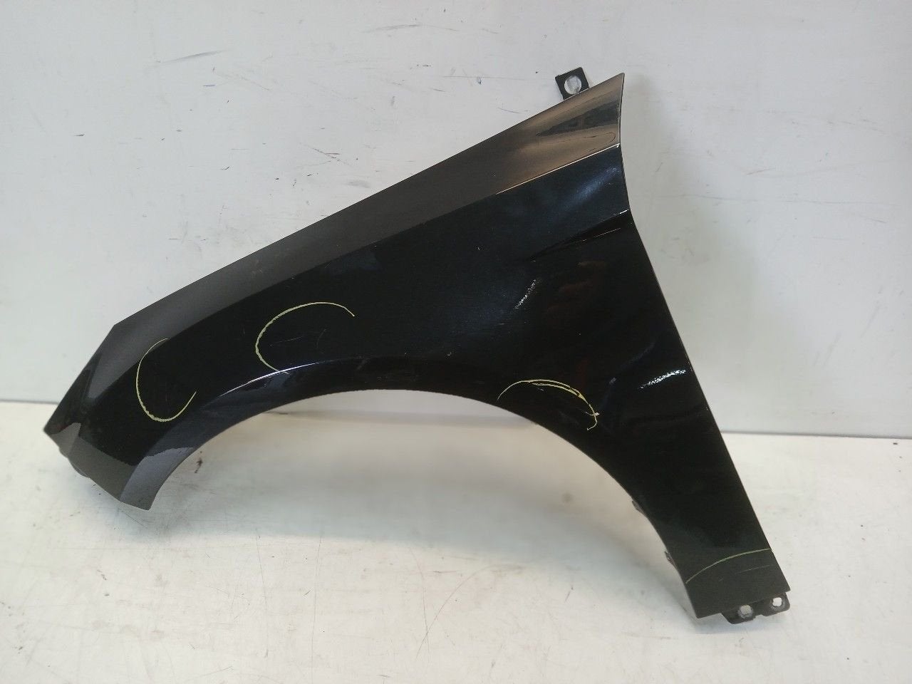Spatbord links voor Ford Focus, Auto-onderdelen, Onderdelen@venauto.nl, Van der Ven Autorecycling B.V., Gebruikt, Ettenseweg 76, 4706 PB Roosendaal, The Netherlands